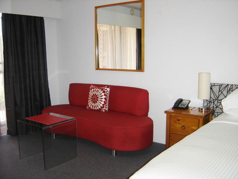 Avaleen Lodge Motor Inn - Accommodation Australia 3