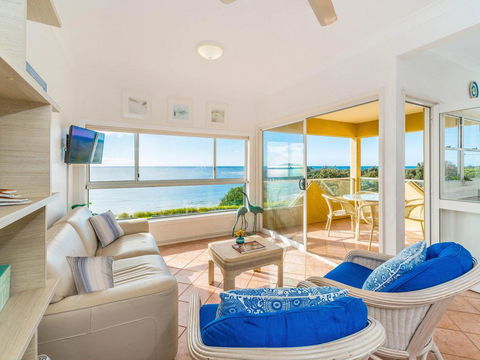Avalon 1 - Overlooking Beautiful Convent Beach - Local Tourism 3