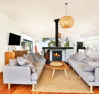 Ayana Beach House - Pet Friendly - Opposite Beach - Accommodation Australia