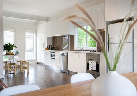 Azure Beach Retreat - Spa Luxury - Accommodation Australia 1