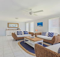 Azure Waters - perfectly positioned with ocean views - Accommodation Australia