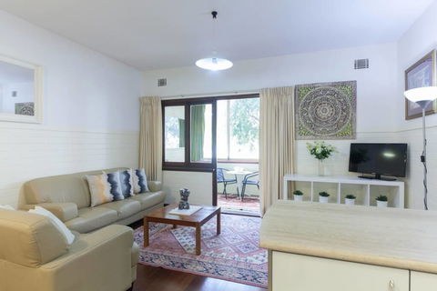 B2 Broadway Abode Close To Swan River, UWA & Hospitals - Accommodation Australia 3