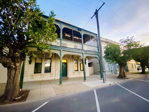 Balcony Level - Heygarth House - Port Of Echuca Townhouse - Local Tourism 2