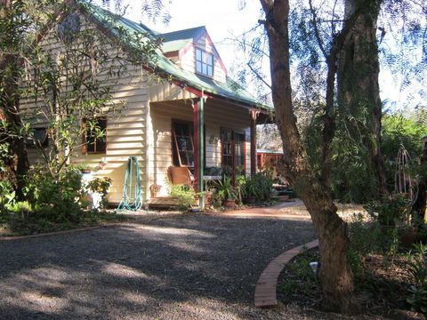 Ballarat Cottages Incorporating Yarrowee Cottage And Admirals Cottage - Accommodation Australia 0