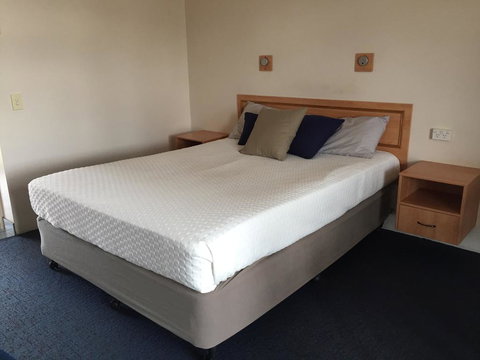 Banana Hotel Motel - Australia Shopping 2