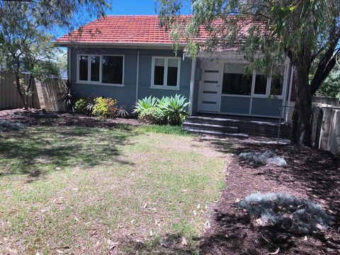 Barefoot Beach Cottage - Busselton - Local Tourism 0