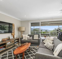 Barefoot Top Floor 32 Skyline Crescent Crescent Head - Accommodation Australia
