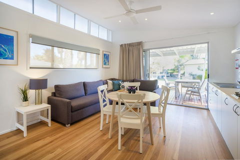 Barlings Beach Holiday Park - Accommodation Australia 2