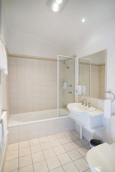 Barlings Beach Holiday Park - Accommodation Australia 3