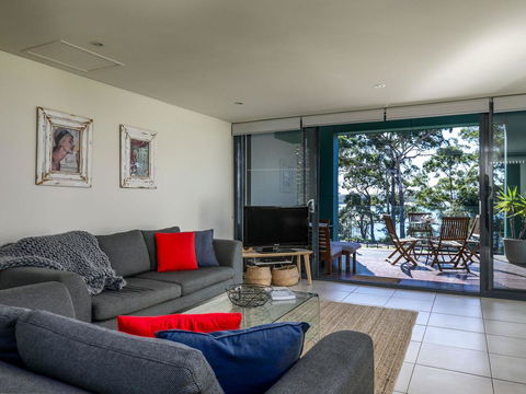 Bay Breeze (By Jervis Bay Rentals) - Accommodation Australia 1