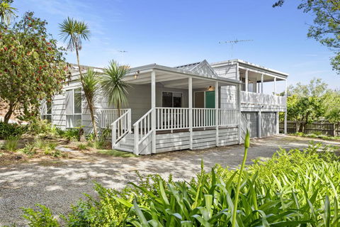 BAYSHORE - DROMANA - Australia Shopping 0