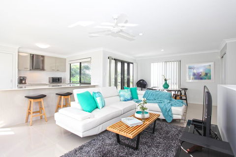 Beach Breeze Holiday House - Accommodation Australia 0