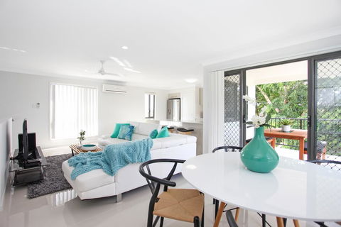Beach Breeze Holiday House - Accommodation Australia 3