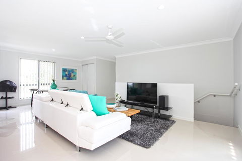 Beach Breeze Holiday House - Accommodation Australia 2