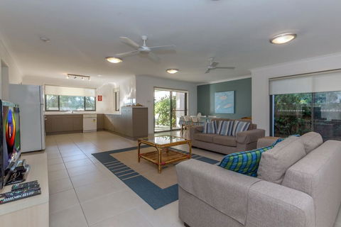 Beach House, Pacific Road, 1/20 - Accommodation Australia 2