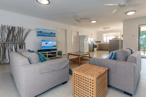 Beach House, Pacific Road, 1/20 - Accommodation Australia 1