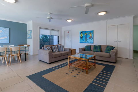 Beach House, Pacific Road, 1/20 - Accommodation Australia 3