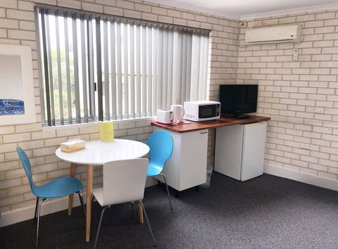 Beach Park Motel - Local Tourism 1