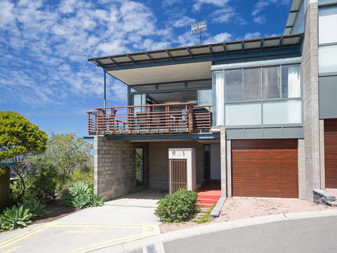 Beach View At One Mile', 8/26 One Mile Close - Infinity Complex Pool & WIFI - Accommodation Australia 0