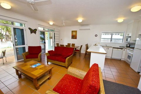 Beachcomber Unit 2 - Accommodation Australia 0