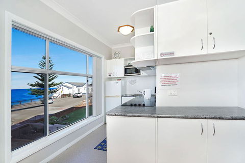 Beachcomer, Unit 1 - The Entrance, NSW - Australia Shopping 2