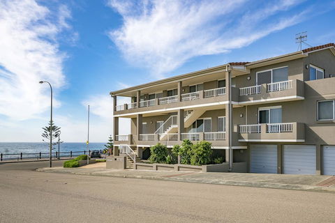 Beachcomer, Unit 2 - The Entrance, NSW - Australia Shopping 0