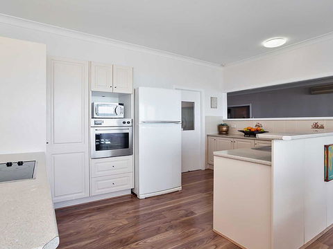 Beached Inn' 93 Foreshore Drive - Spacious Beach Front House - Local Tourism 2