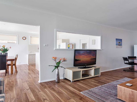 Beached Inn' 93 Foreshore Drive - Spacious Beach Front House - Local Tourism 3