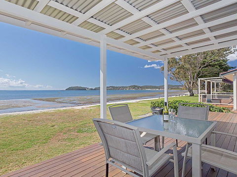 Beached Inn' 93 Foreshore Drive - Spacious Beach Front House - Local Tourism 0