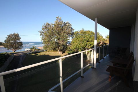 BEACHFRONT 3- 3/12 Bundella Ave LC - Accommodation Australia 0