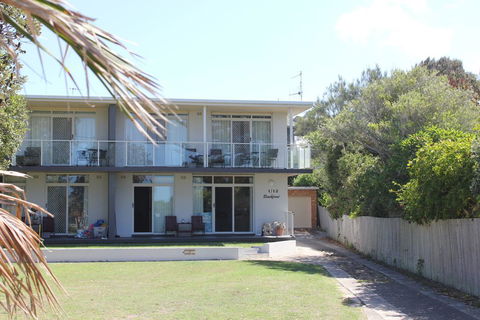 BEACHFRONT 3- 3/12 Bundella Ave LC - Accommodation Australia 3