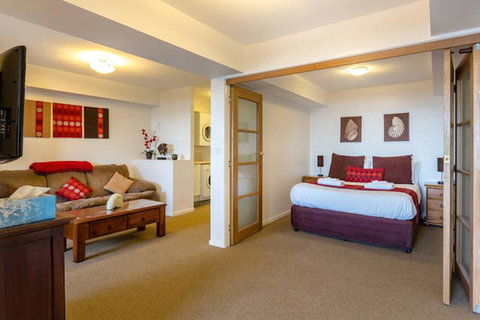 Beachfront Apartment Blackmans Bay - Australia Shopping 3