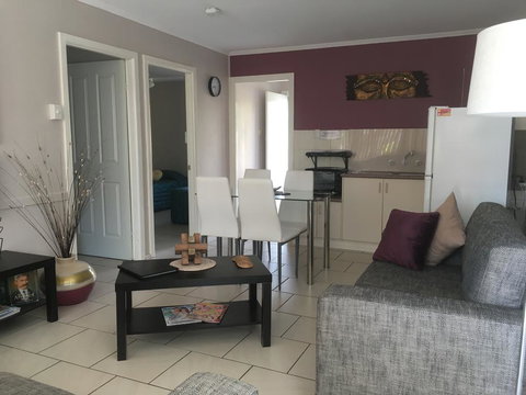 Beachlander Holiday Apartments - Australia Shopping 3