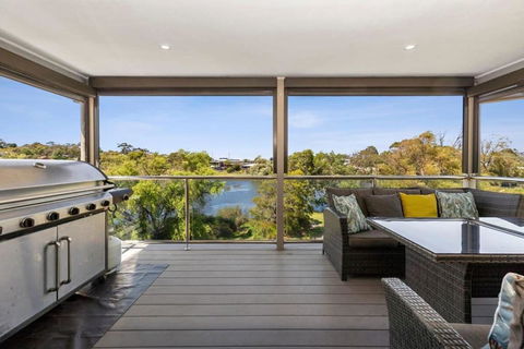 Riviera Lakeside With Uninterrupted Water Views - Accommodation Australia 3