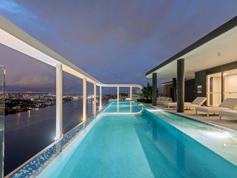 Rivello Apartments - Free Secure Car Park, 6km To City, Ferry Terminal, Eat Street, Rooftop Pool, Sauna, Portside Dinning - Australia Shopping 0