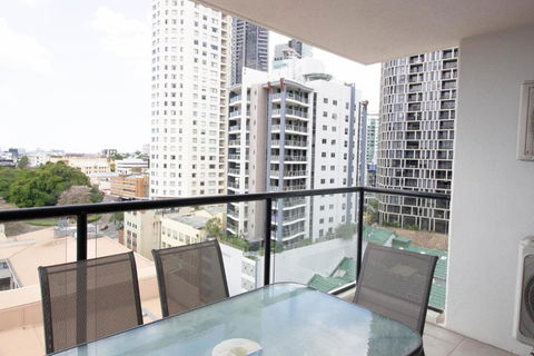 Republic Apartment - Australia Shopping 3
