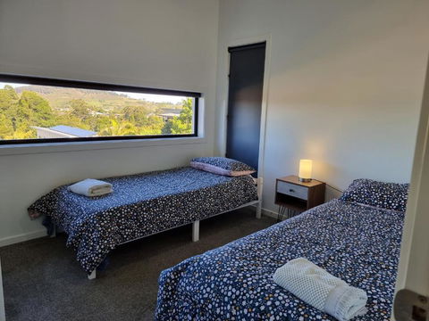 RESIDENTIAL 4 BEDROOM House - Accommodation Australia 3