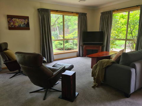 REDGUM RETREAT BRIGHT - Luxury Spa Villa - Accommodation Australia 2