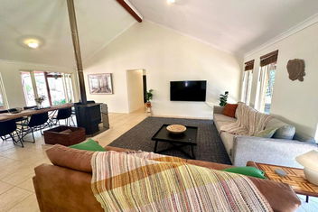 Redtail House - Carlotta with Accommodation Australia