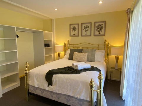 Reel & Relax: 3BR Beach House - Fish, Swim, Surf - Accommodation Australia 2