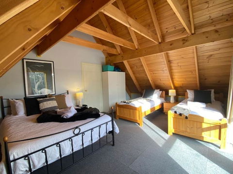 Reel & Relax: 3BR Beach House - Fish, Swim, Surf - Accommodation Australia 3