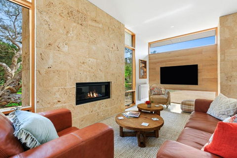 REFRESH At Lonnie - Accommodation Australia 0
