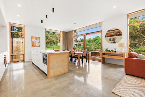 REFRESH At Lonnie - Accommodation Australia 2