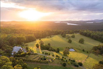Regatta Park: Where The Land Meets The Sea with Accommodation Australia