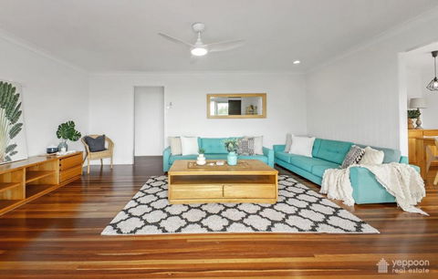 RELAX @48 CLOSE TO BEACH Sleeps 7 - Accommodation Australia 3
