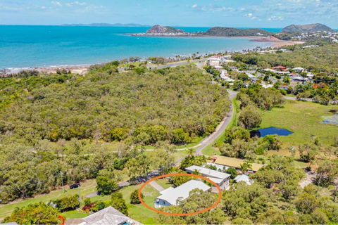RELAX @48 CLOSE TO BEACH Sleeps 7 - Accommodation Australia 0