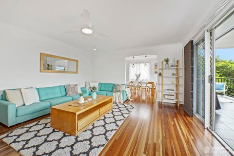 RELAX @48 CLOSE TO BEACH Sleeps 7 - Accommodation Australia 2