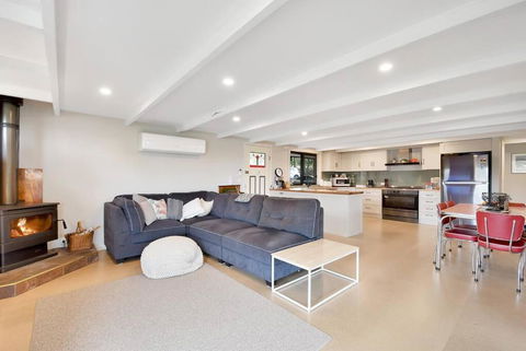 Relax At Goughs Bay - Accommodation Australia 2