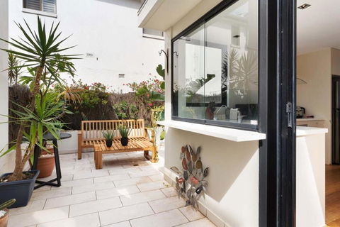 Relaxed Beachside Townhouse - Australia Shopping 3