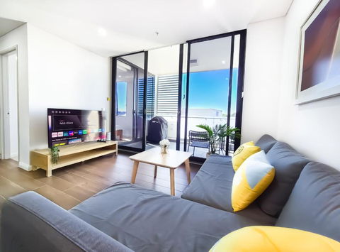 Relaxing 1BR W Pools & SPA, Gym In Olympic Park - Accommodation Australia 3